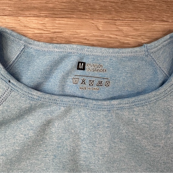 Yoga Set Baby Blue Sports Crop Tee and Leggings Fits as size small/medium - Picture 3 of 8